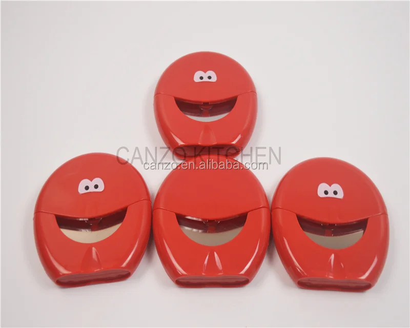 Wholesale Customized Pizza Knife Tools Stainless Steel Cute Pizza Cutter Wheel with Safety Blade Cover