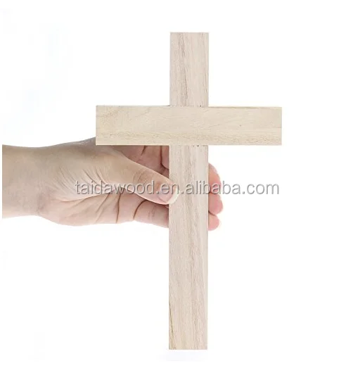 Пустой незавершенный деревянный крест