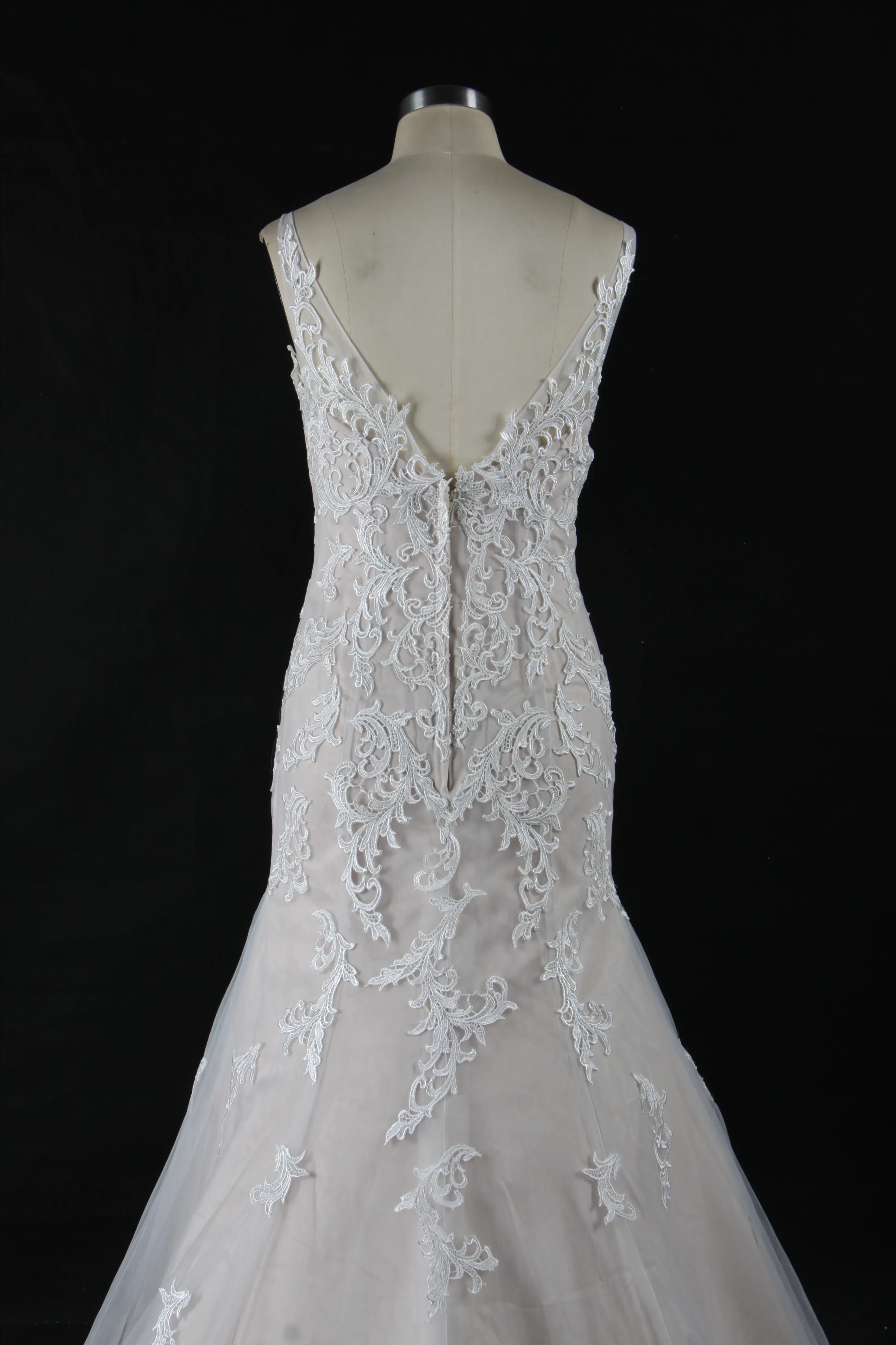 
2019 China Factory Made Strapless Lace Appliqued Tulle Wedding Dress 