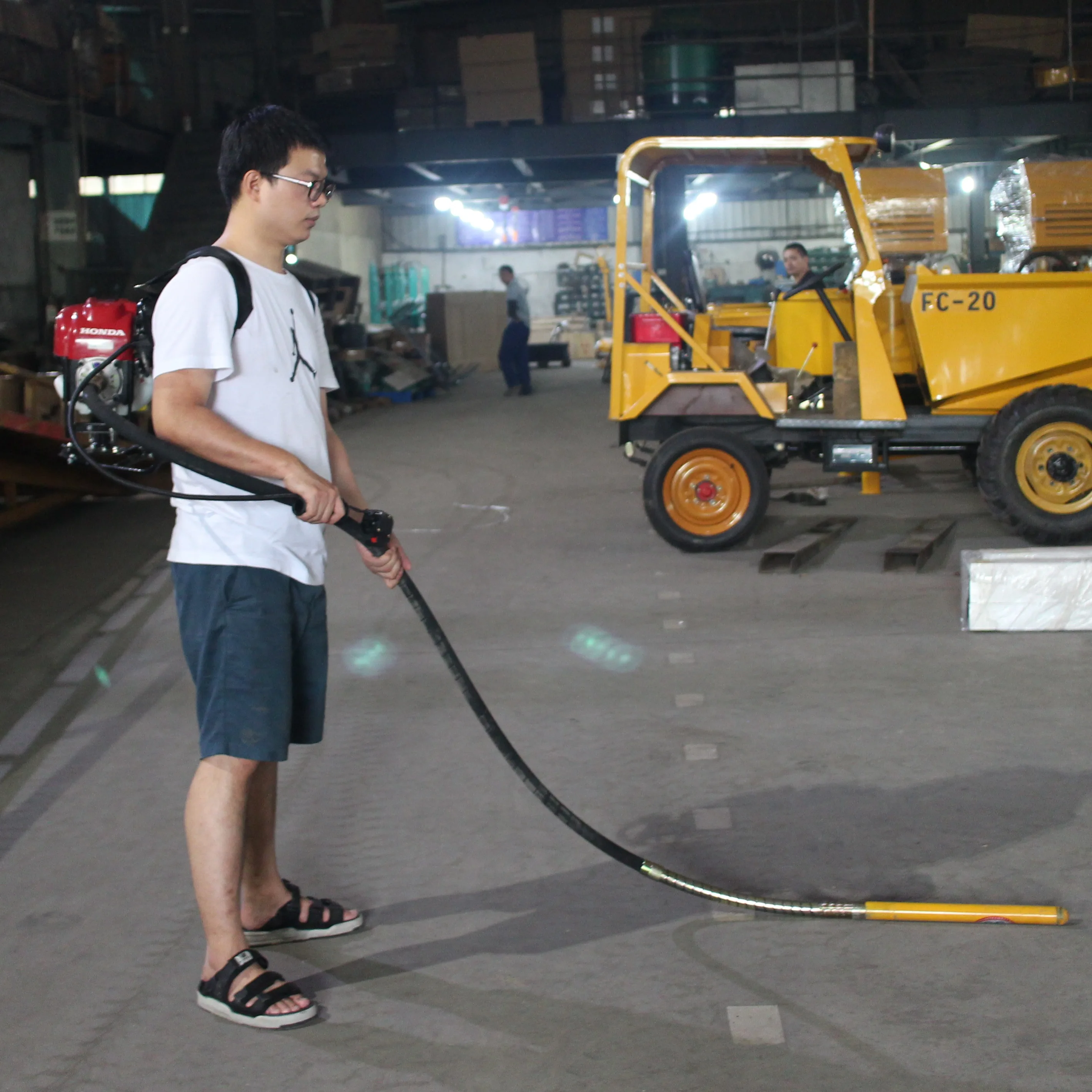 
Back Hold Concrete Vibrator 4 Stroke Engine 