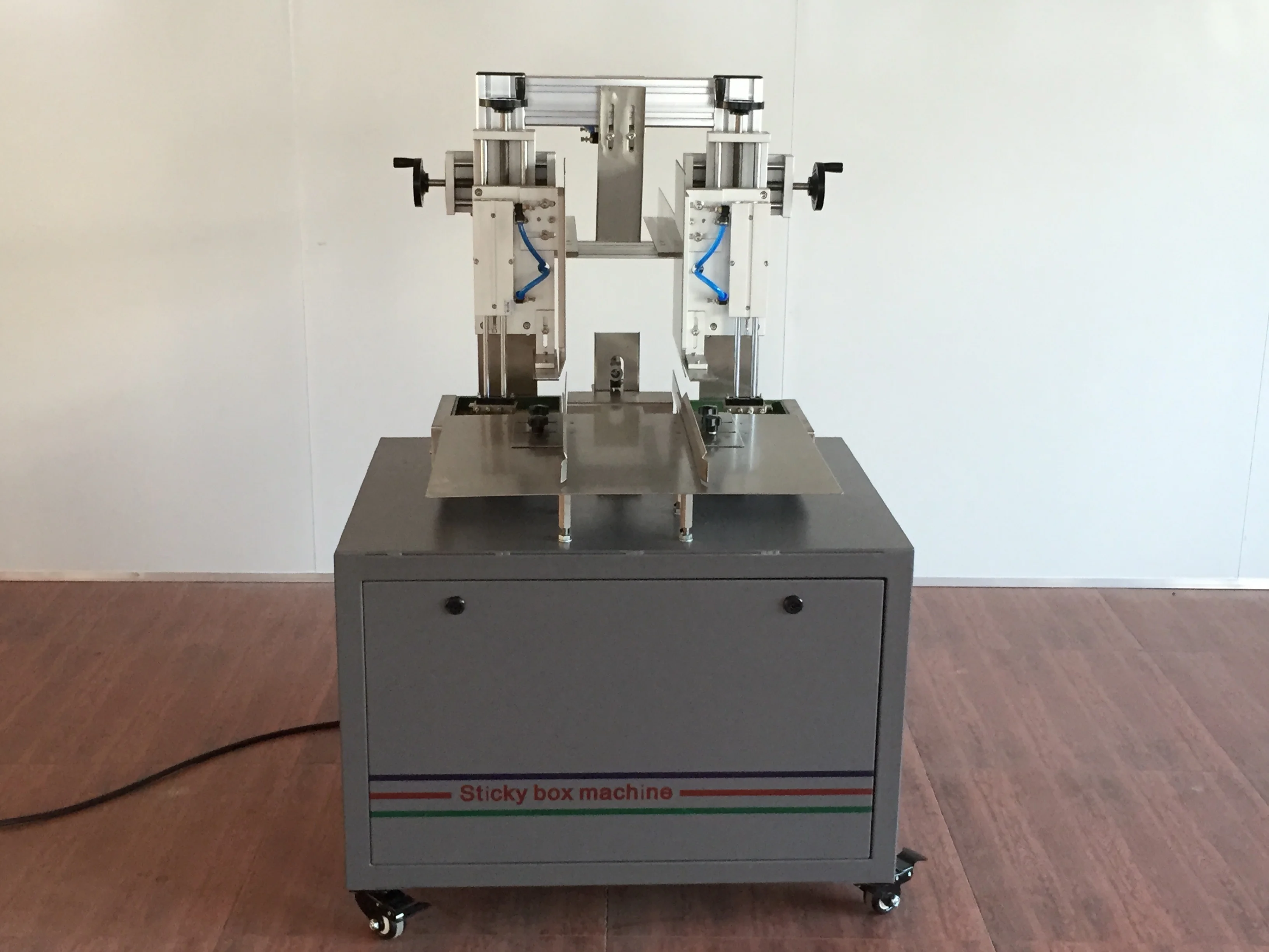 
New design facial tissue carton box packing machine price 