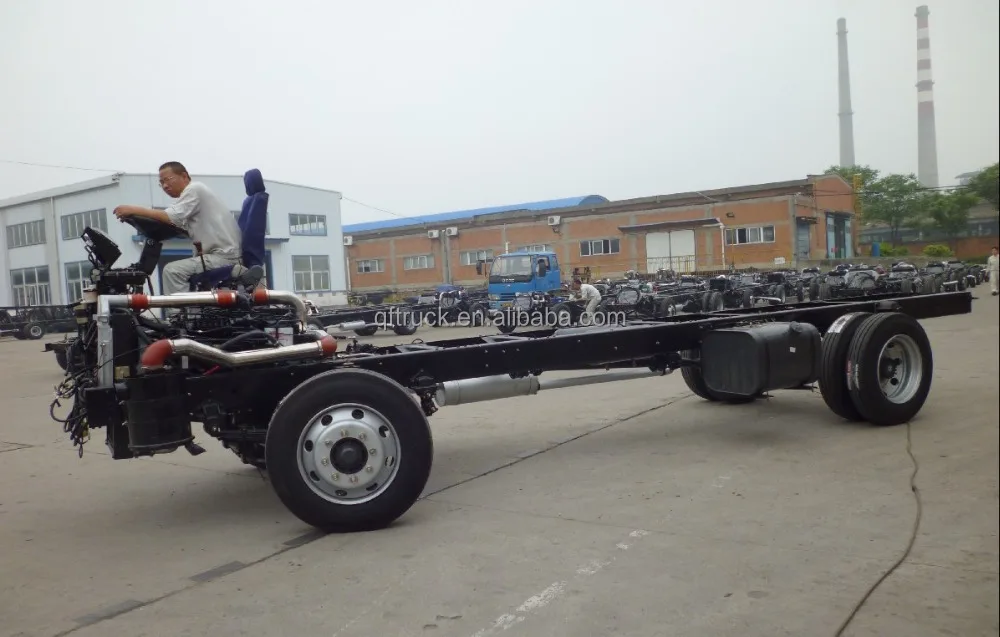 China Dongfeng 12m tourist bus chassis for sales in Botswana