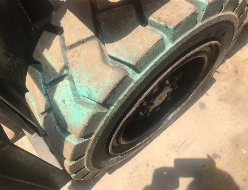 Low price 3 ton forklift ,used toyota manual forklift fd30 with solid tire made in Japan for sale in China