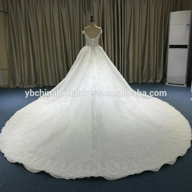 Luxurious big dress with lace and crystal beads shoulder wedding ball gown dress