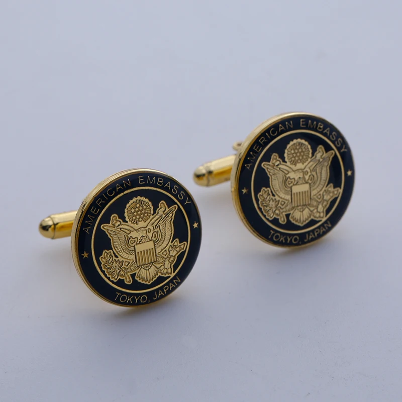 Чехол с изображением рубашки из розового золота с черной эмалью и логотипом под заказ