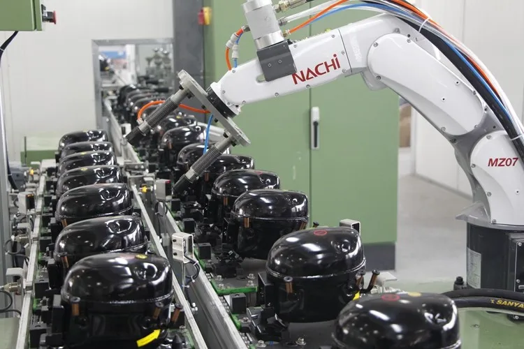 MQ-GQR90TG 910W R134A Light Commercial Refrigeration Parts Compressor AC Freezer Compressor For MBP