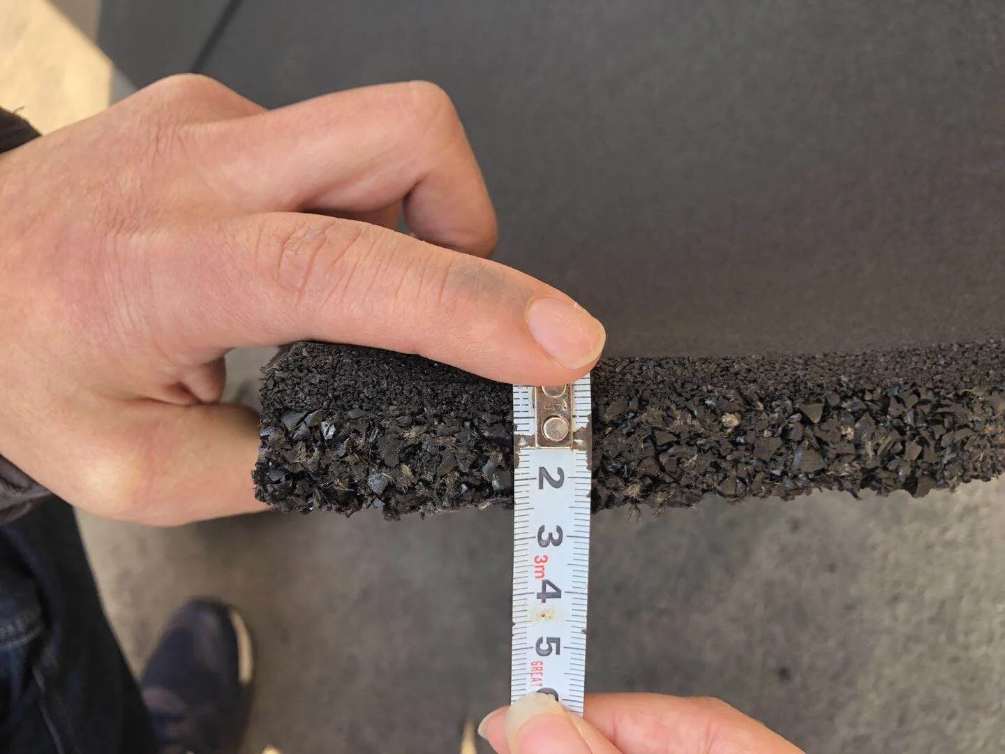 
25mm black with yellow flecks gym rubber flooring mat tiles 