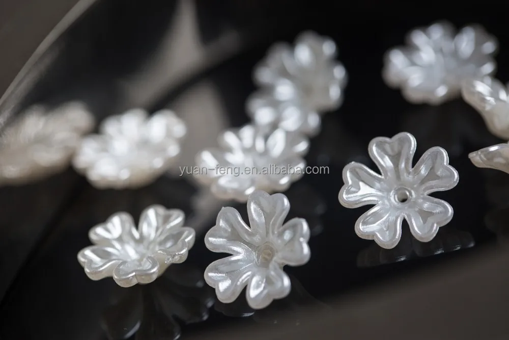 Plastic factory fashion accessories raw material all types of beads wholesale plastic white garment beads pearly for craft