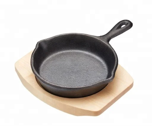 Чугунная сковорода с деревянным основанием по заводской цене