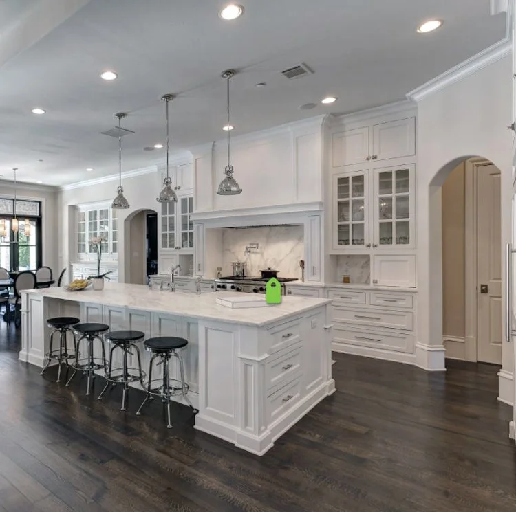 Elegant Solid Kitchen Cabinet With Crown Molding Upto Ceiling