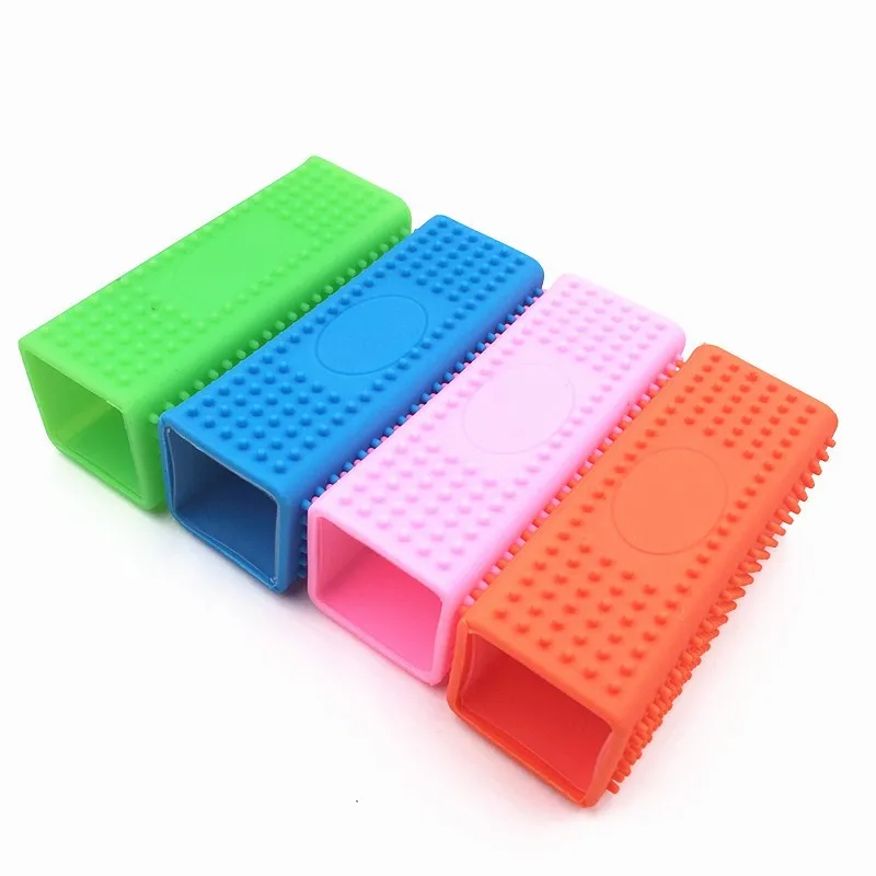 Effective Hollow Silicone Pet Dog Cat Hair Shedding Remover for Carpet