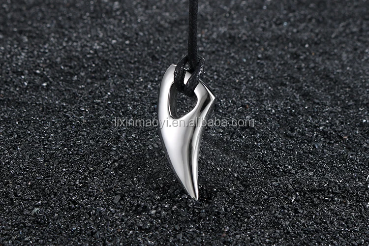 Mens Stainless Steel Wolfs Fang Pendant with Chain OX Horns Charm Necklace for Women