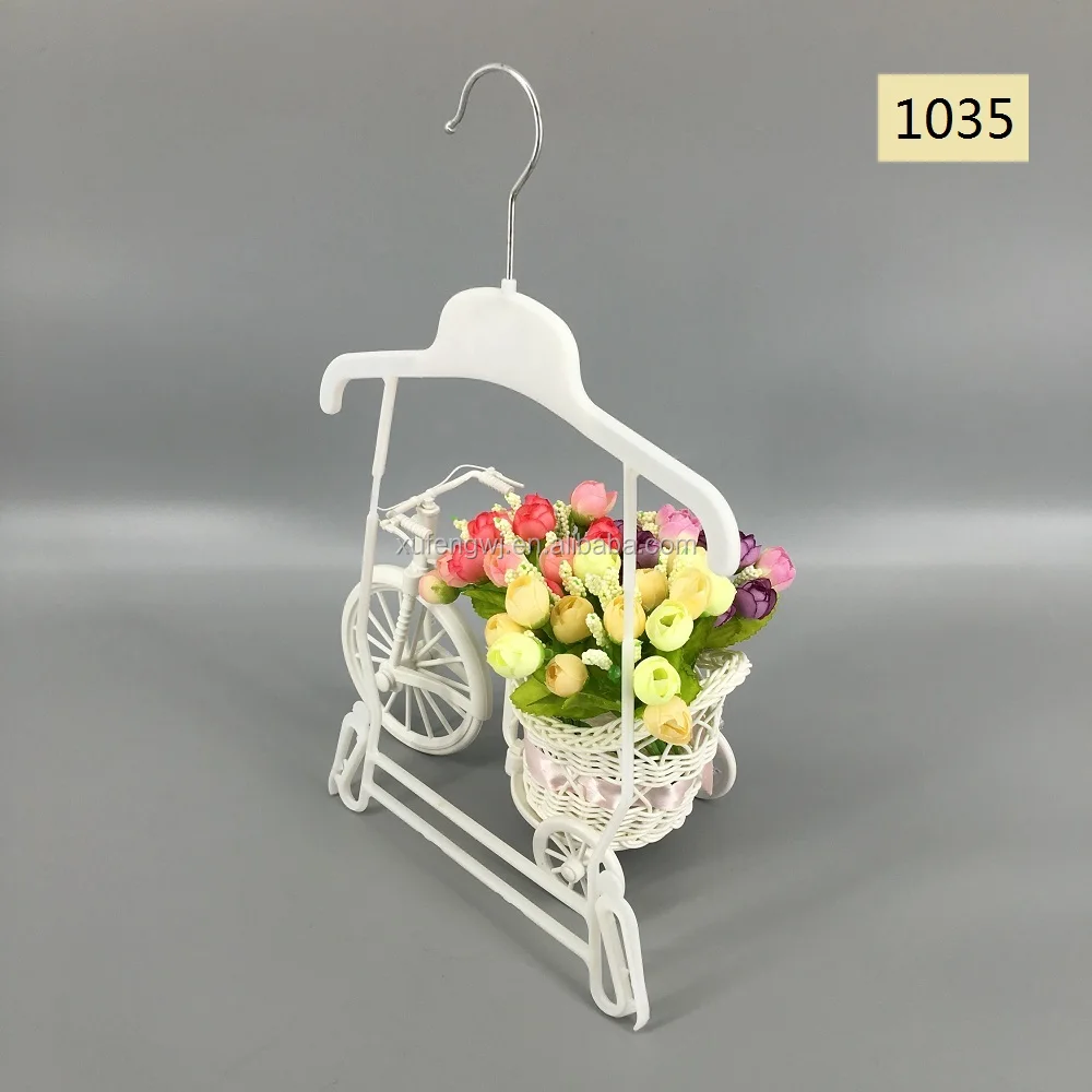 Custom cheap pocket key plastic hanger and slim recycled plastic hangers non flocked