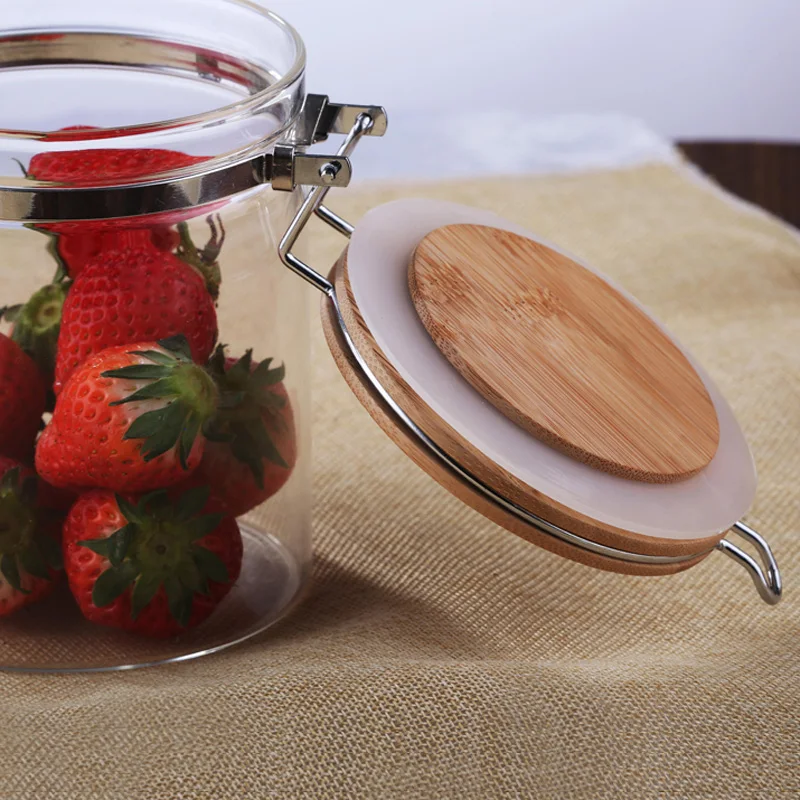Heat resistant square glass jar with olive wood lid