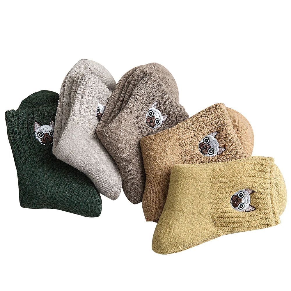 High Quality Sustainable Winter Cute Dog Embroidery Thick Warm Wool Socks for Women