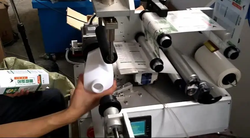 new design semi-automatic bottle 360 degree rotate labeling machine