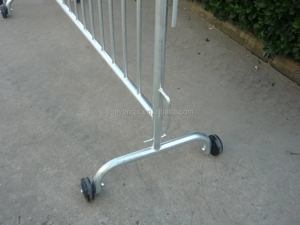 Road Safety Galvanized Steel Mobile Barrier With Wheels
