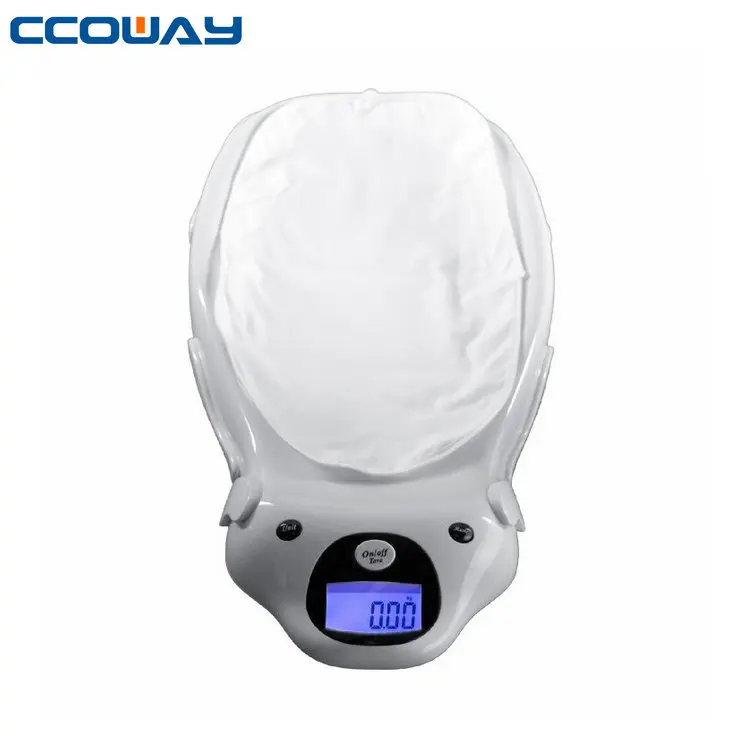 Цифровой вес новорожденного ребенка с весом