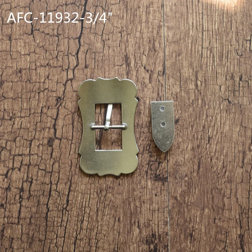 Набор серебряных пряжек из сплава