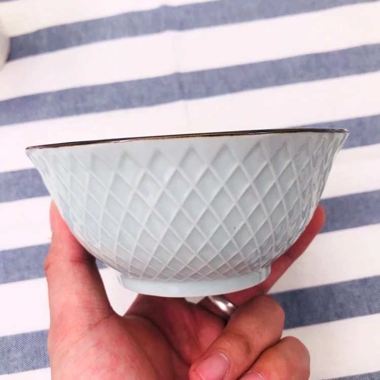 Китайская фабрика, оптовая продажа, 5 дюймов, внутренняя синяя восьмиугольная керамическая японская миска с тиснением под глазурью для лапши, супа, риса