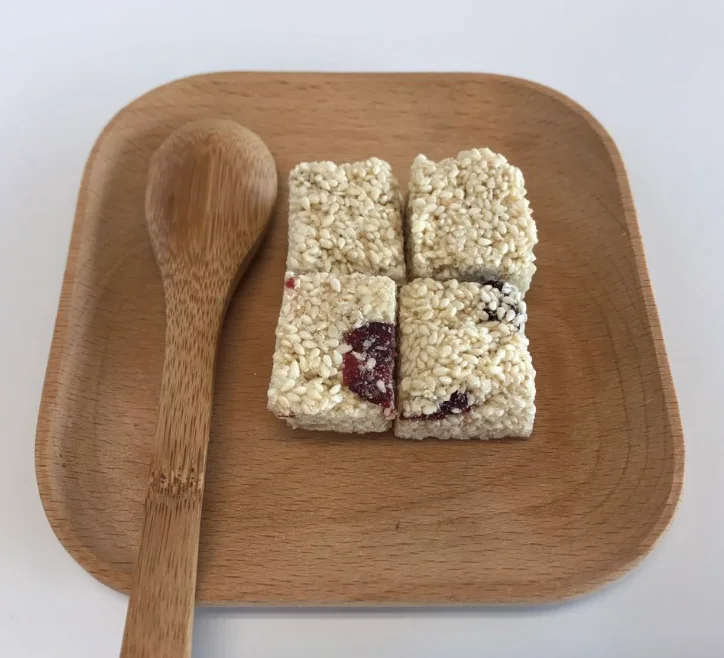 Cranberry nut crunch snacks