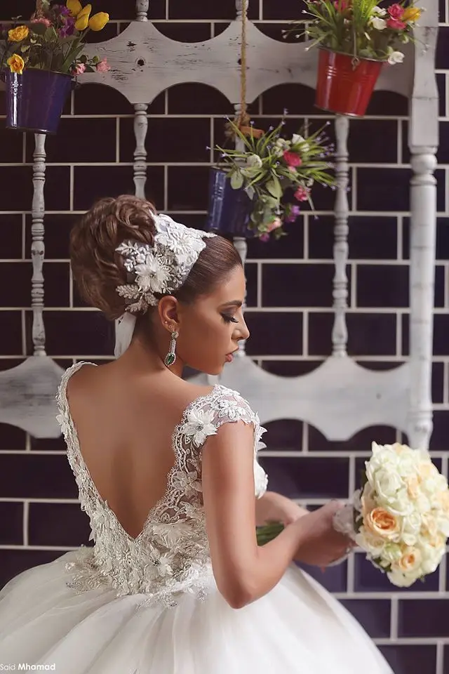 NE045 Vestidos de novia Romantic Long Wedding Dress V-neck Cap Sleeve Chapel Train Ball Gown Beading Flowers Tulle Bride Dress