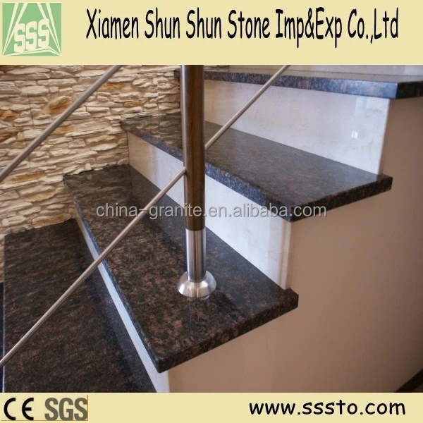 Желто-коричневые гранитные лестницы и