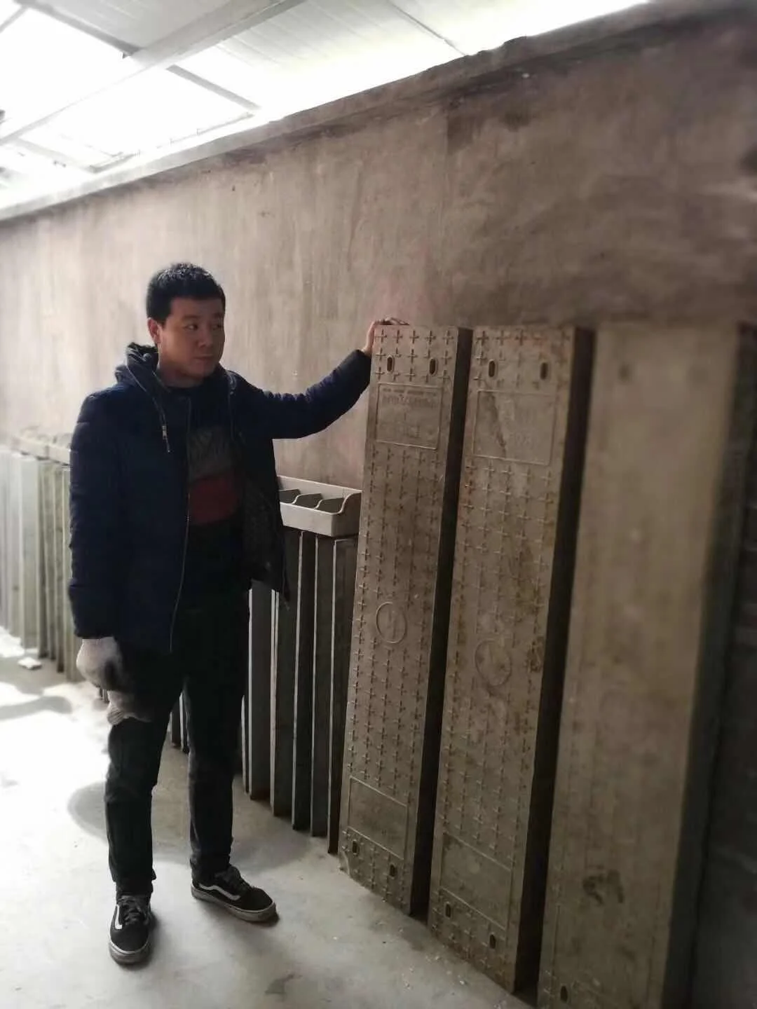 composite telecom manhole cover press machine