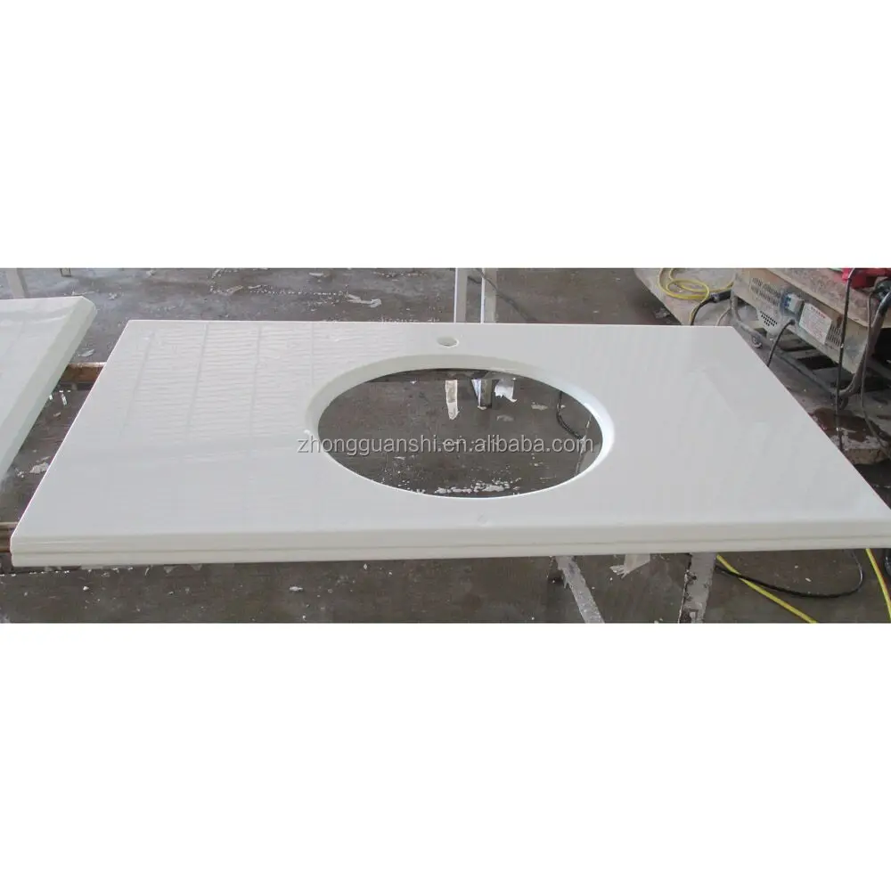 Чистый белый обеденный стол из наностекла