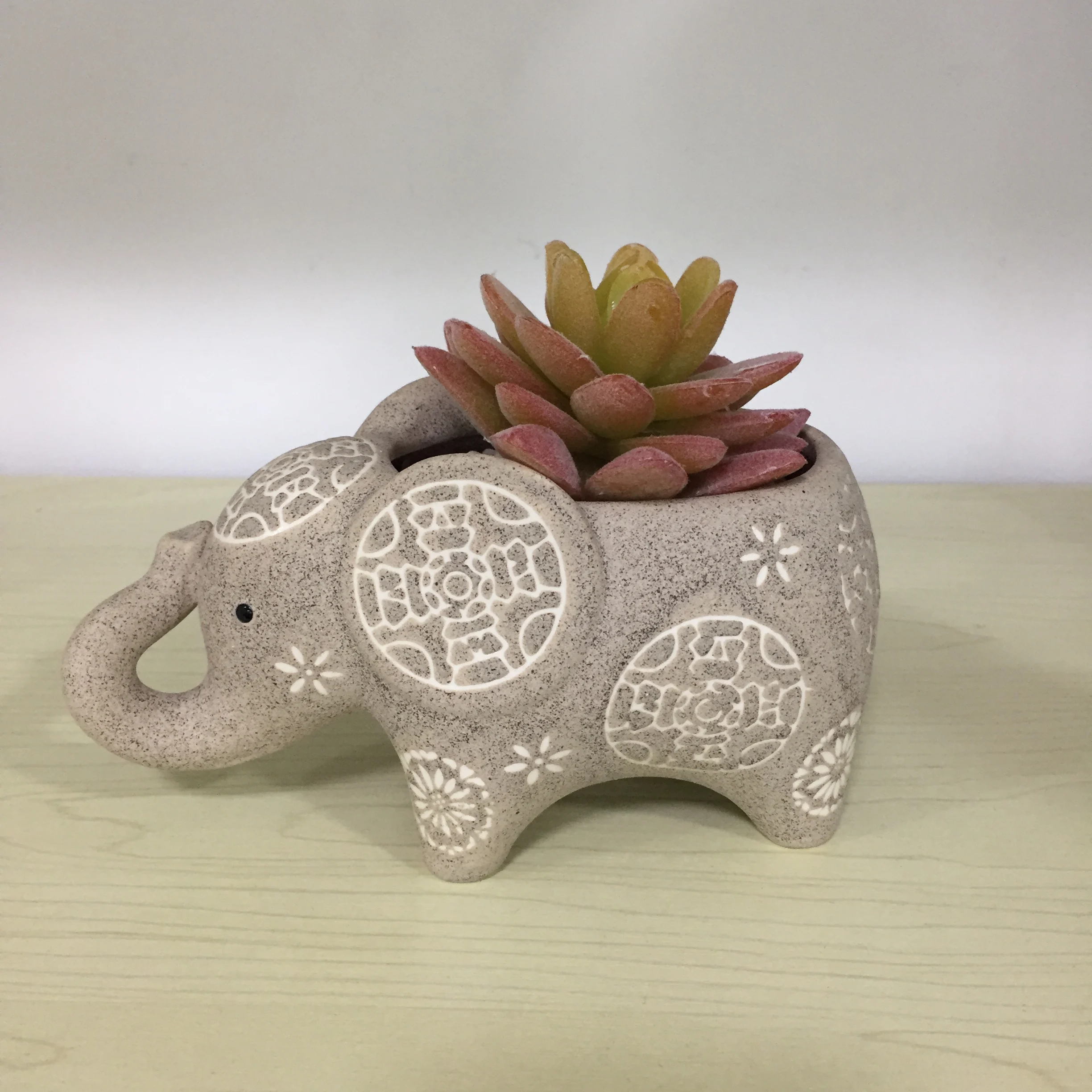 
2019 Natural Looking Elephant Stone Potted Artificial Succulent Plants Ceramic Pot With Sand Glazed Plants 