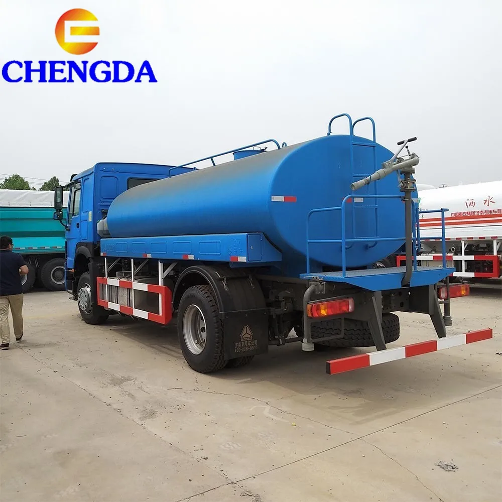 SINOTRUK 6 wheeler 5000 8000 10000 литров, легкий грузовик-цистерна для распыления воды HOWO