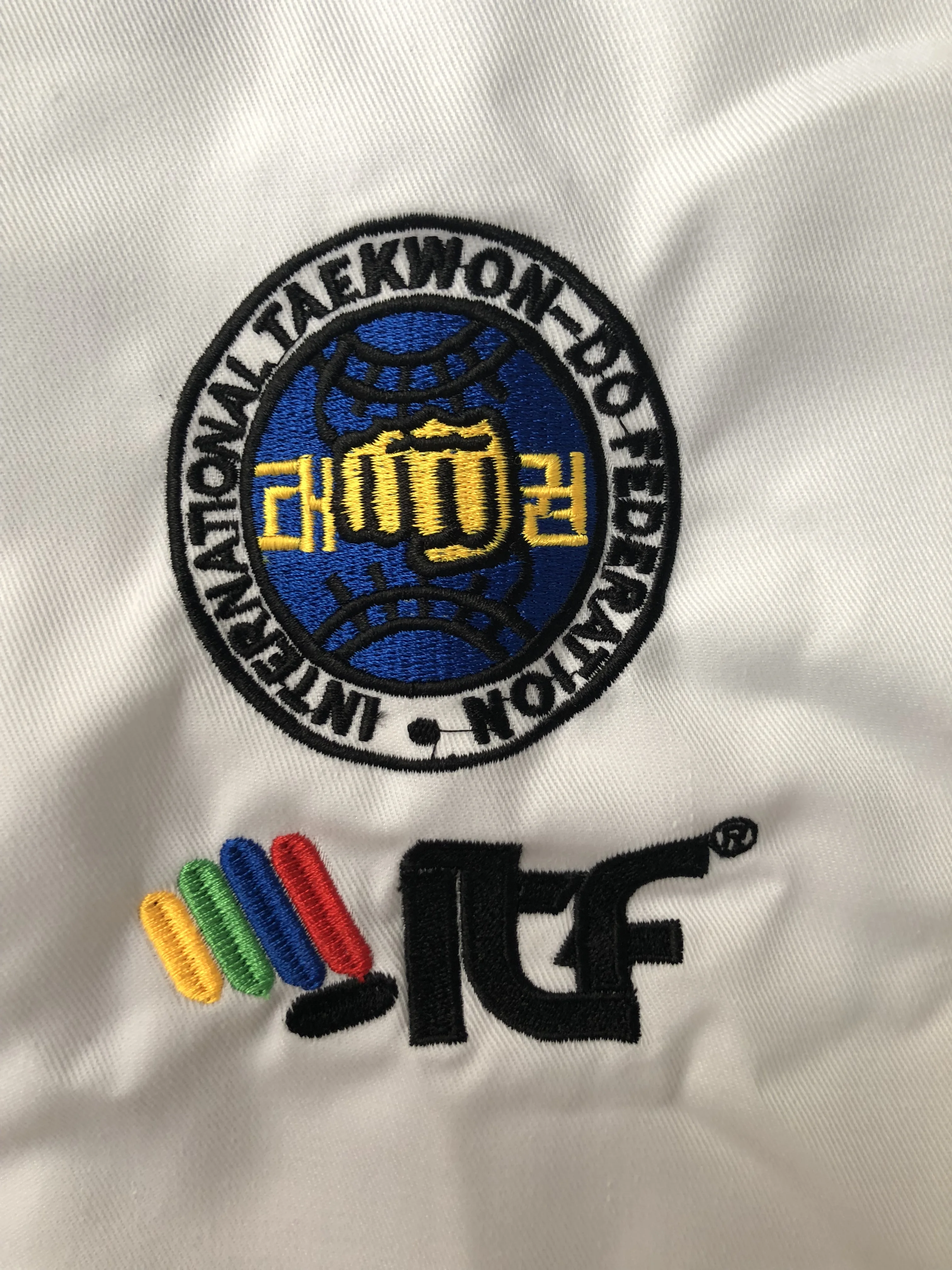 Custom logo wtf approved training martial arts uniforms embroidery itf taekwondo uniform