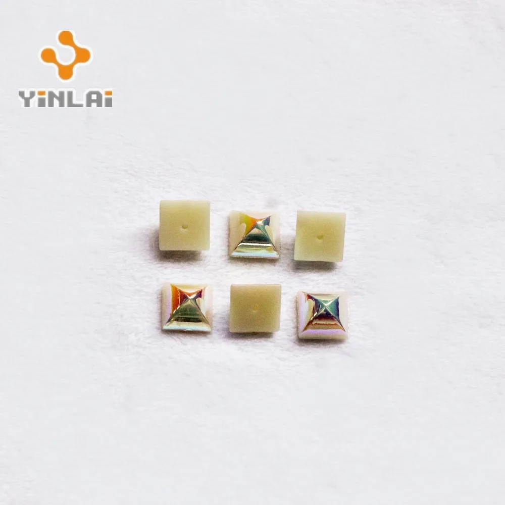 Wholesale pyramid high quality plastic rivets