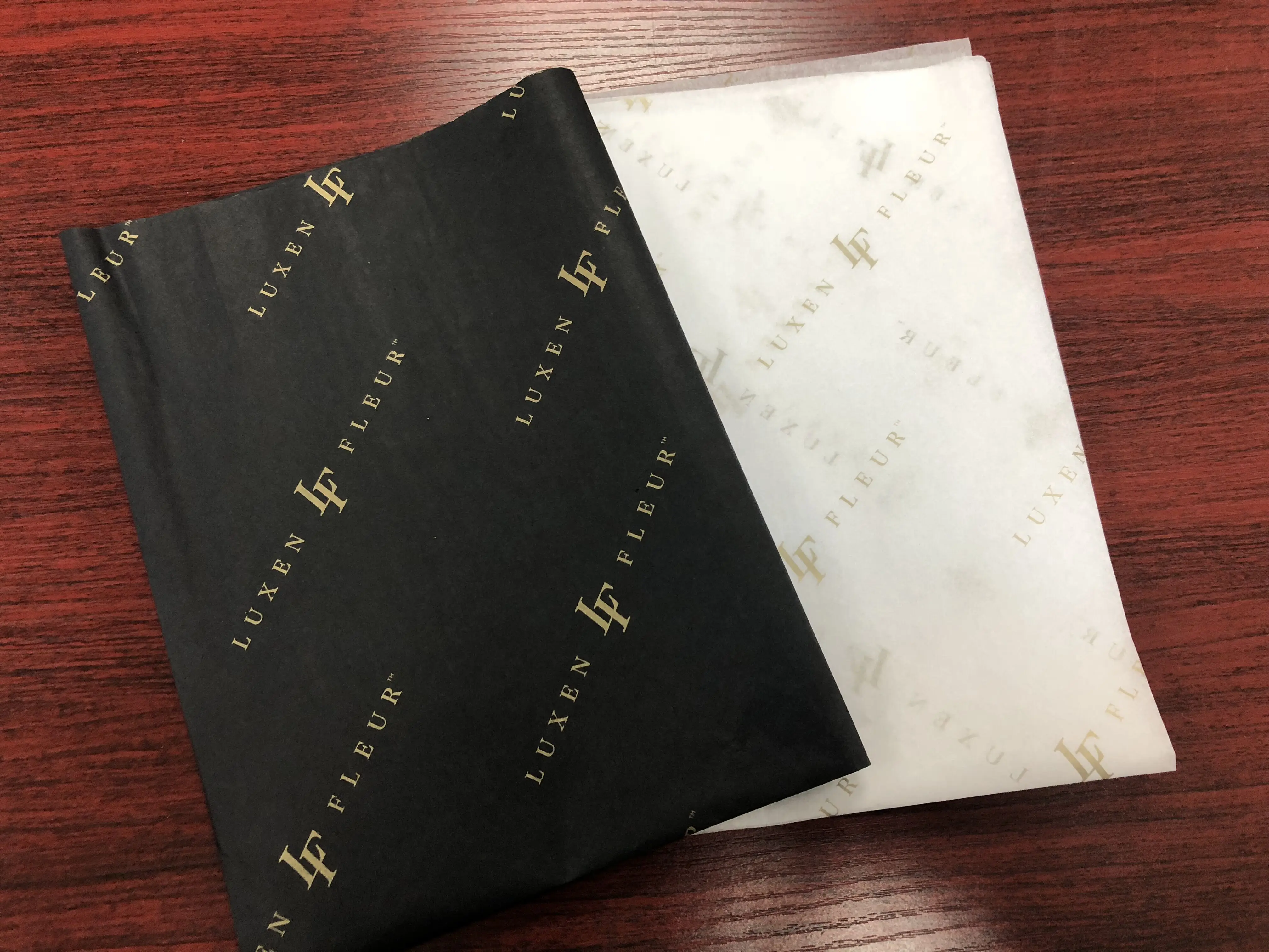 Самая дешевая индивидуальная превосходная Золотая шелковая бумага на белой основе для упаковки подарков