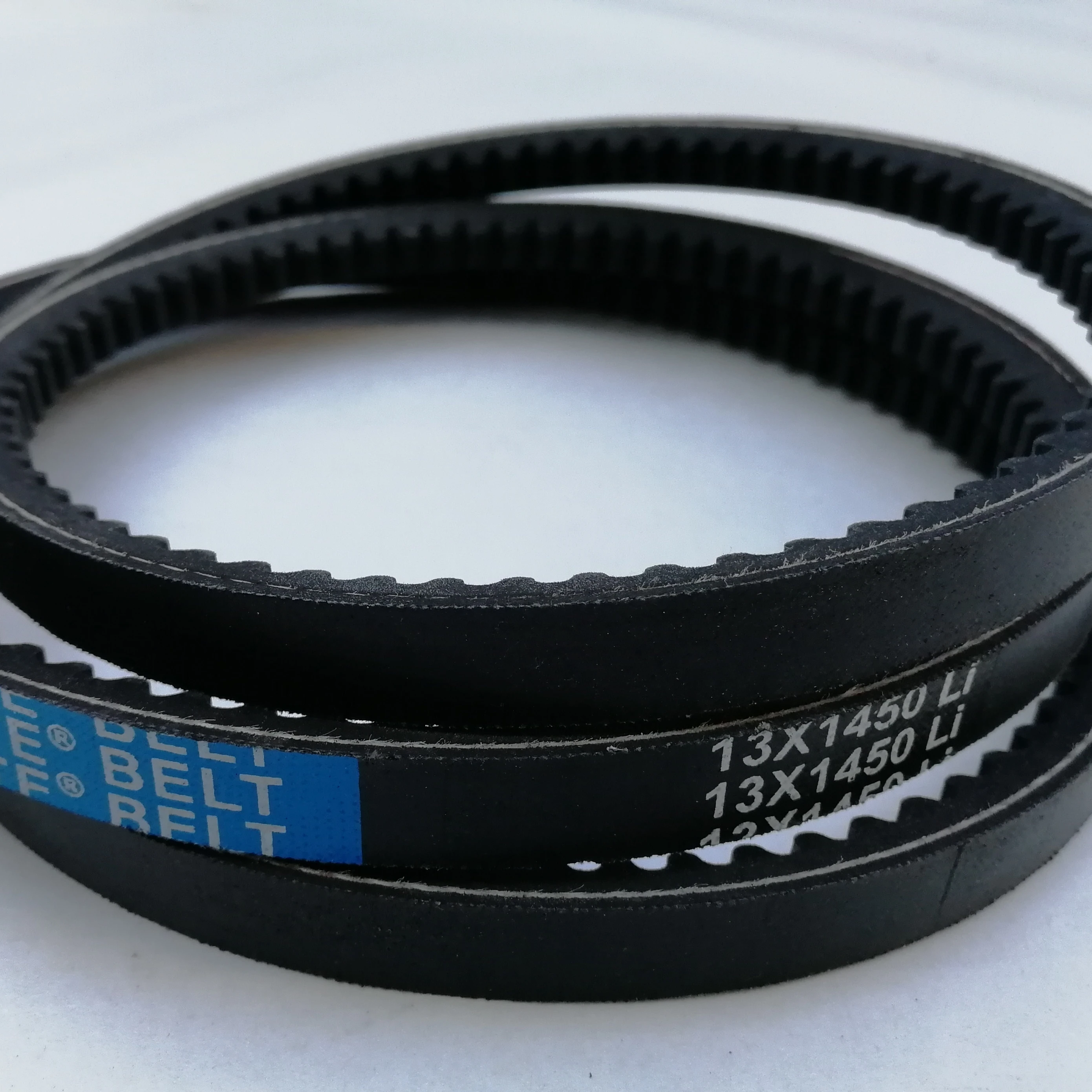 
 Резиновый Автомобильный v-образный ремень A55 13 * 1450LA  