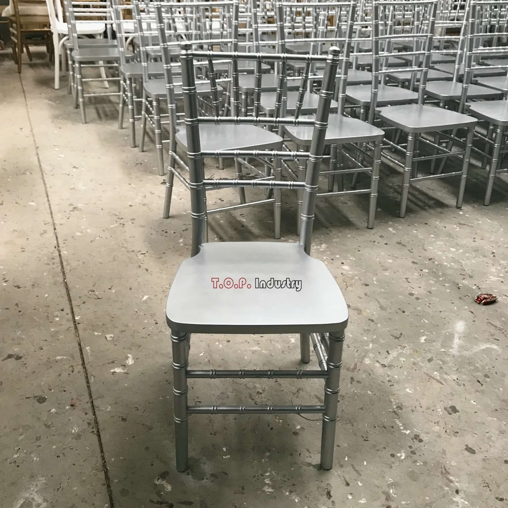 Стулья Chivari с подушками