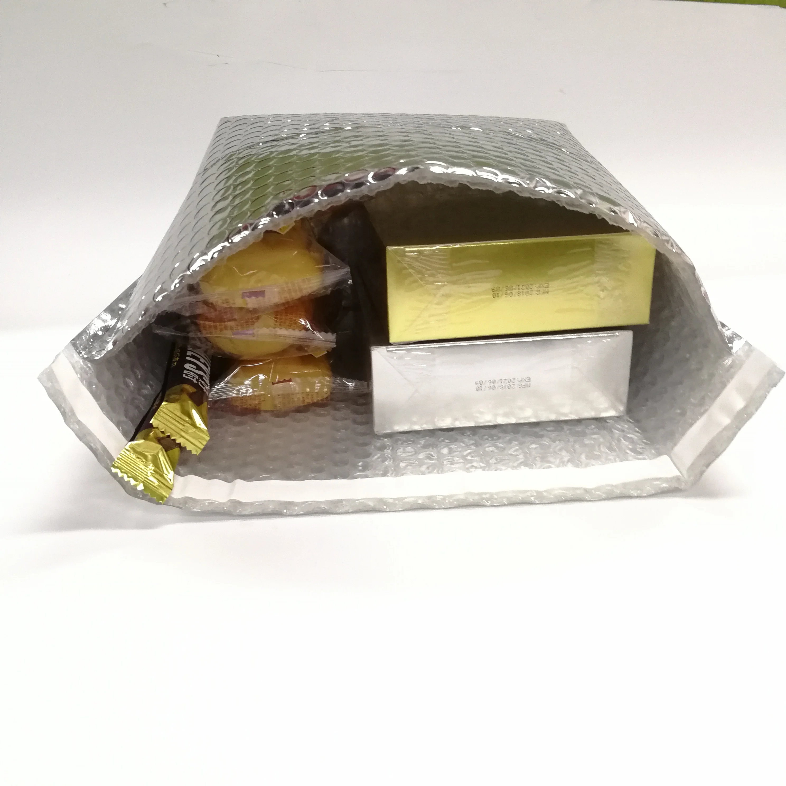 12x12x12 Flexible Metallic Foil Insulated Bubble Box Liner Insulation Box Liner For Food to Inventory