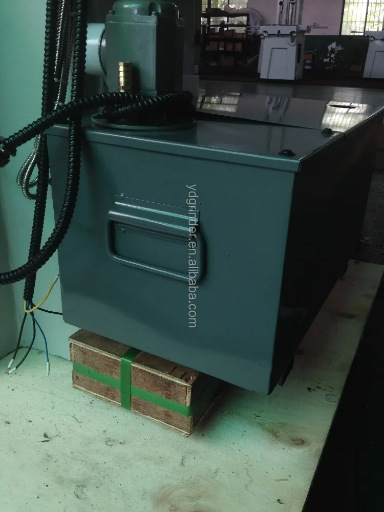 Electric surface grinder with DRO MD820