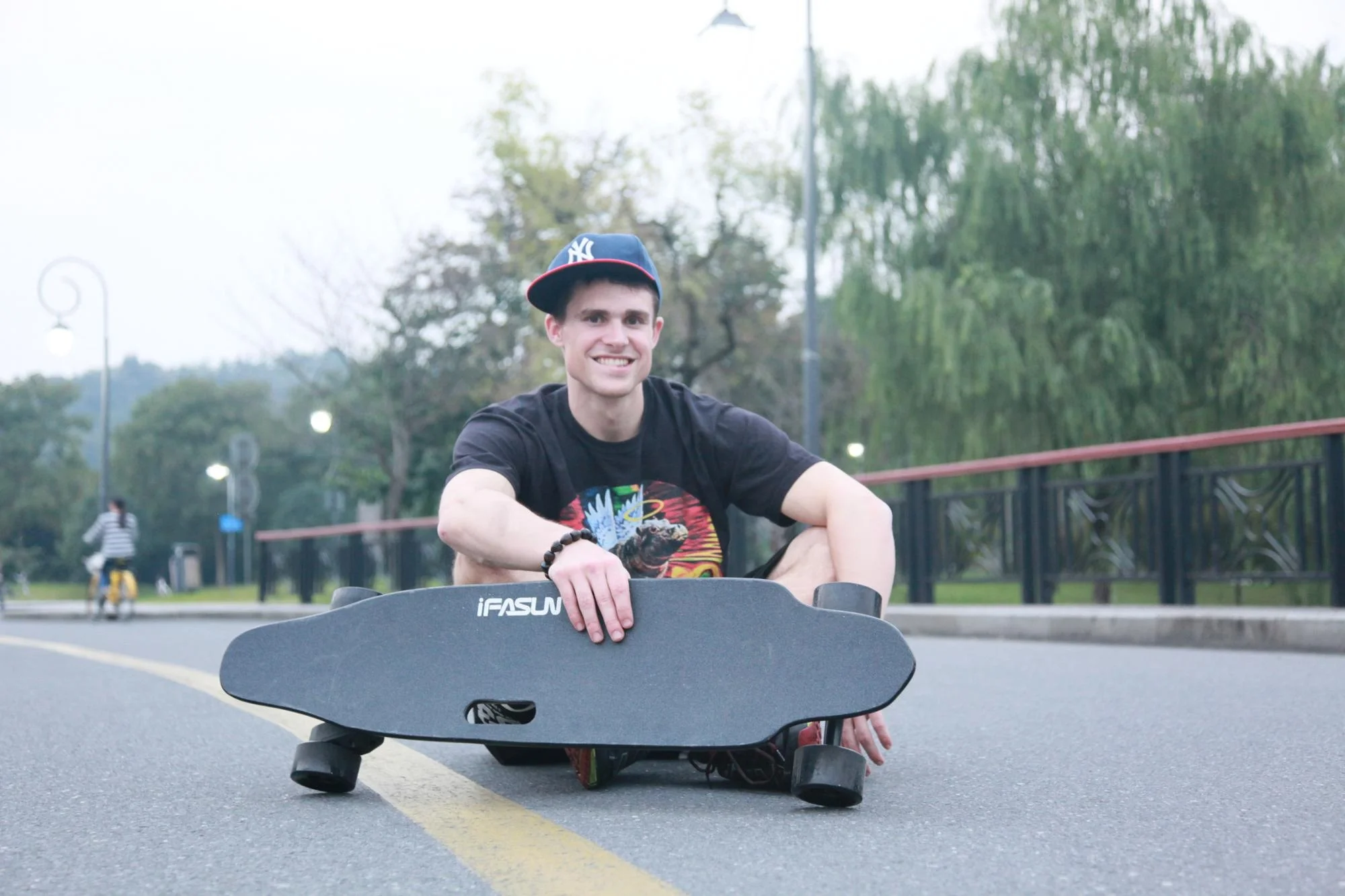 
flying black electric longboard 20km electric deck blank In-wheel hub motor electric longboard 
