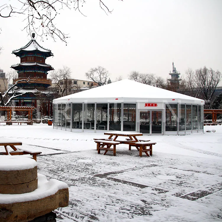 500 человек большая высокая крыша палатки со стеклянными боковыми стенками