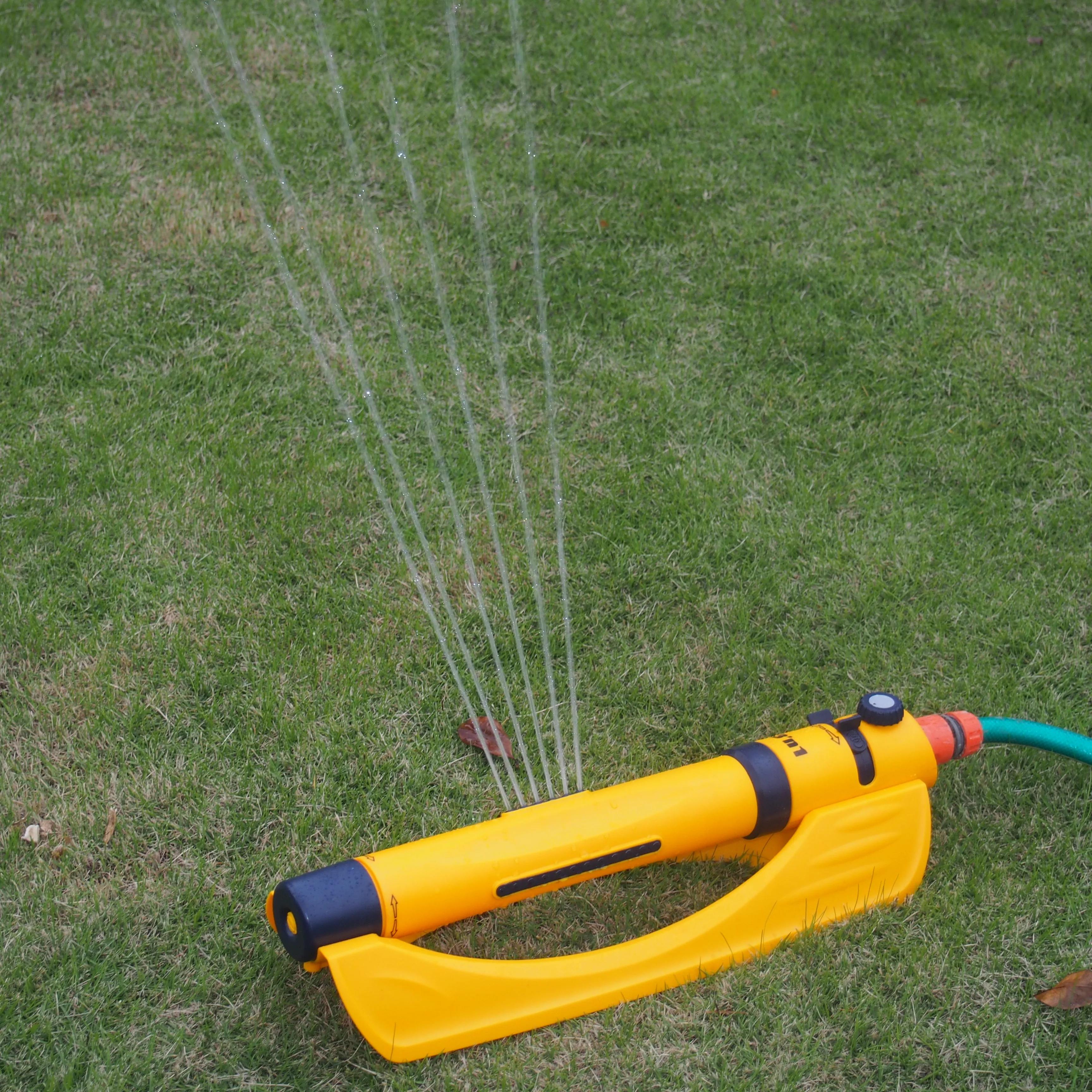 
19 holes water oscillating sprinkler for lawn 