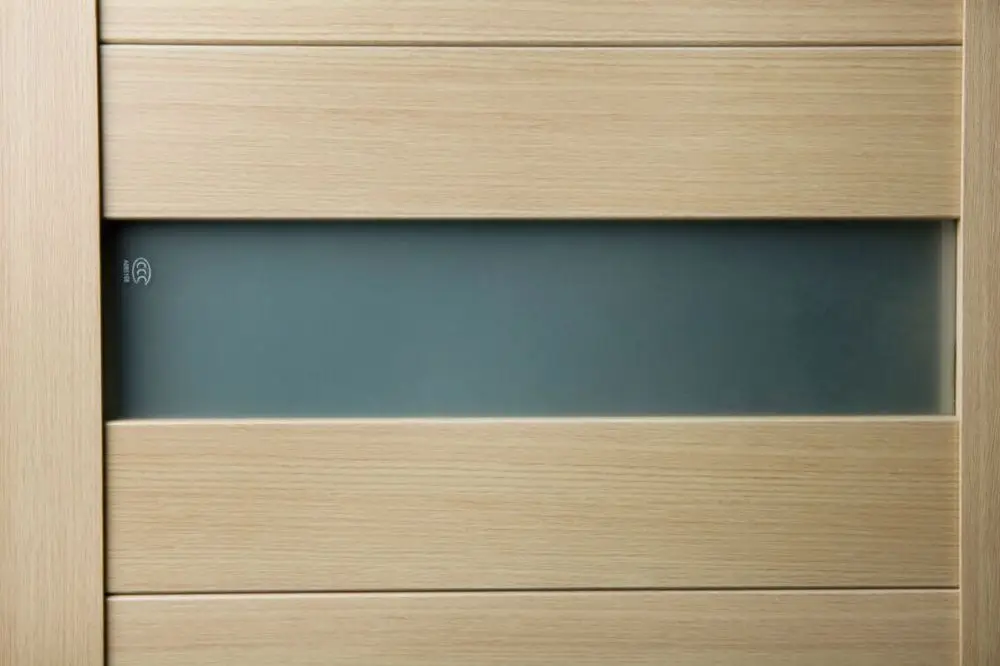 Деревянная дверь в дубае оаэ