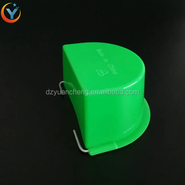 Маленькая цветная кормушка для голубей с двумя