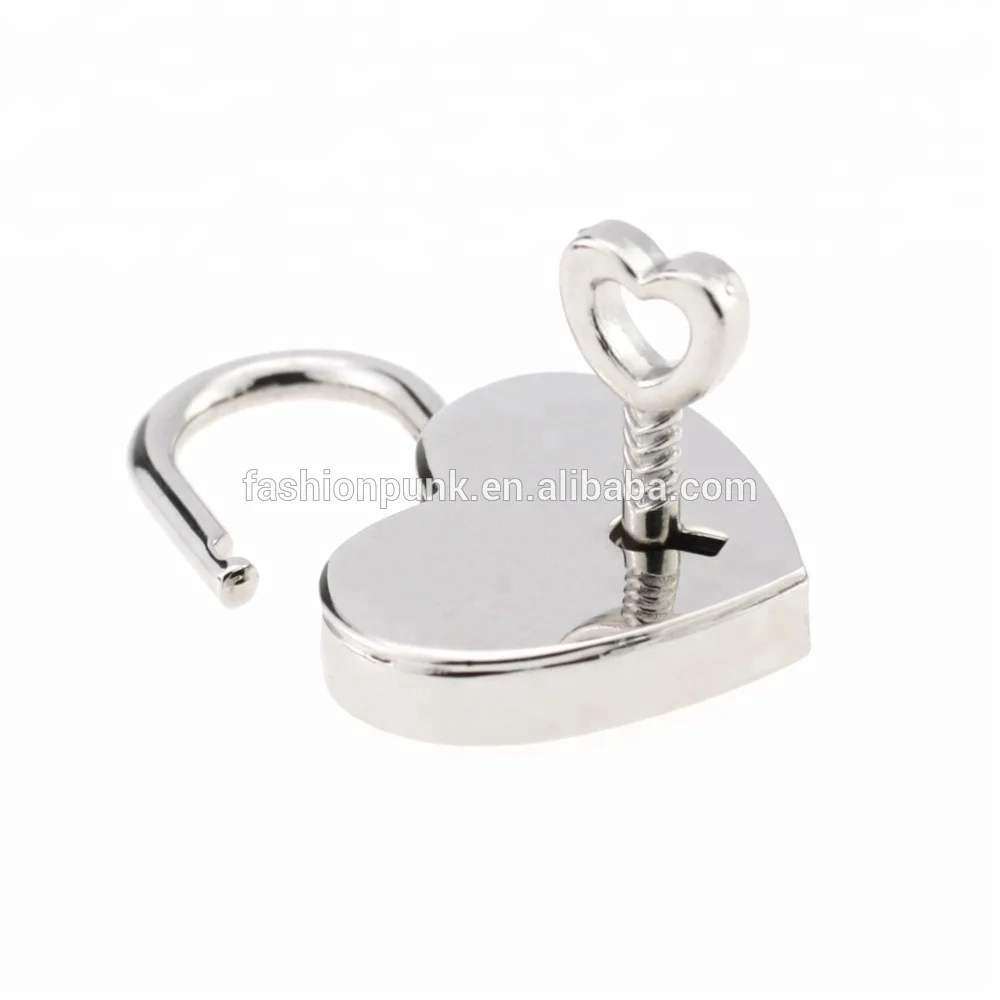 Sexy Fashion Harajuku Handmade Leather Choker belt Rock Punk Goth Collar belt O-Round Heart Lock Stud Necklace