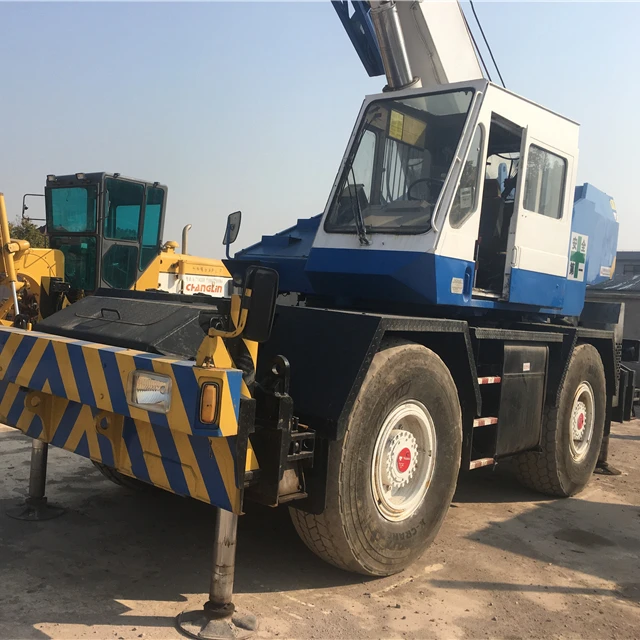 Используется Tadano GR-250N 25 тонн автокран, также есть Hitachi KH180-2/KH180-3/KH125