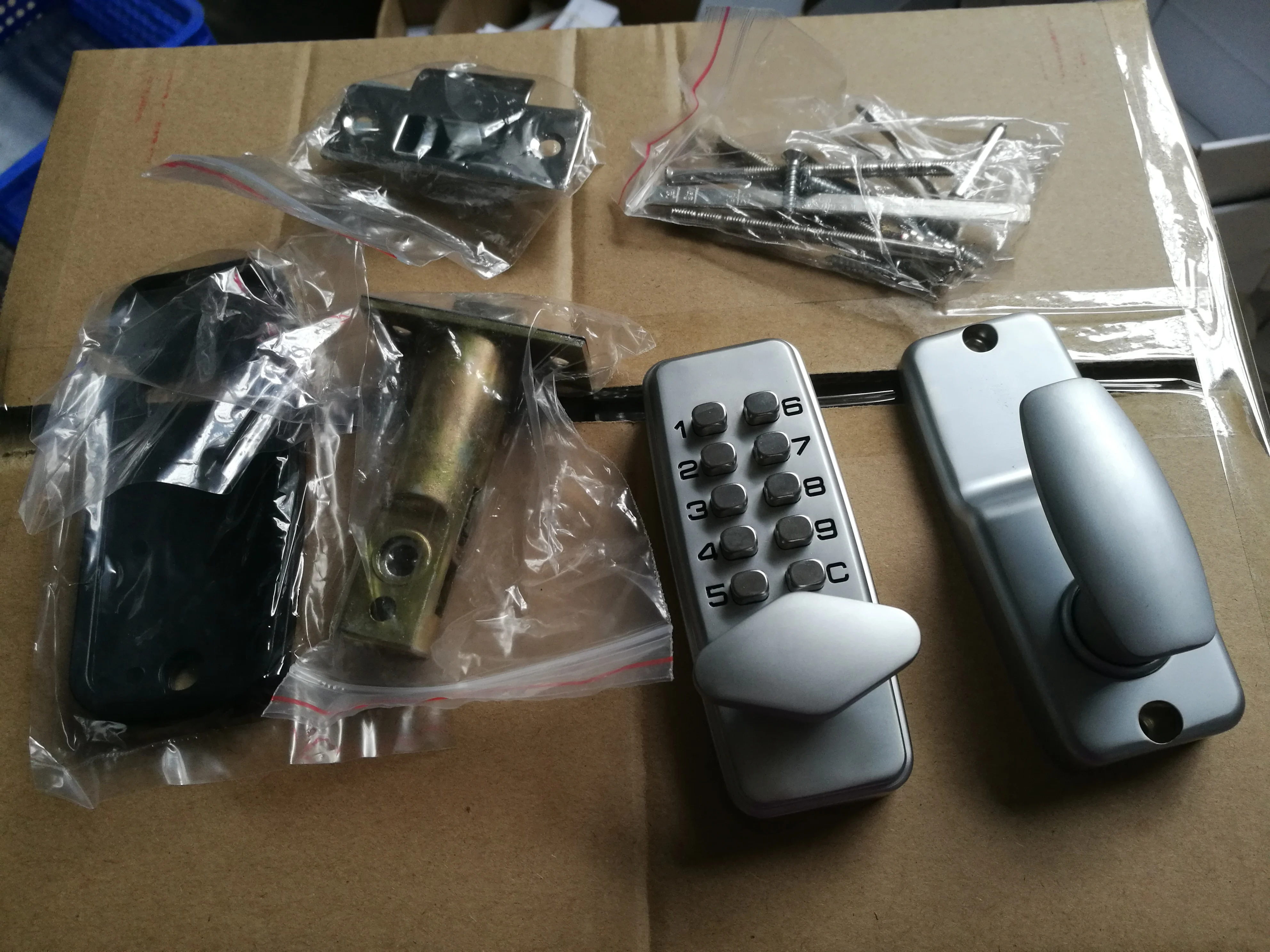 Keyless mechanical combination password door digital lock with knob handle no card and fingerprint no power