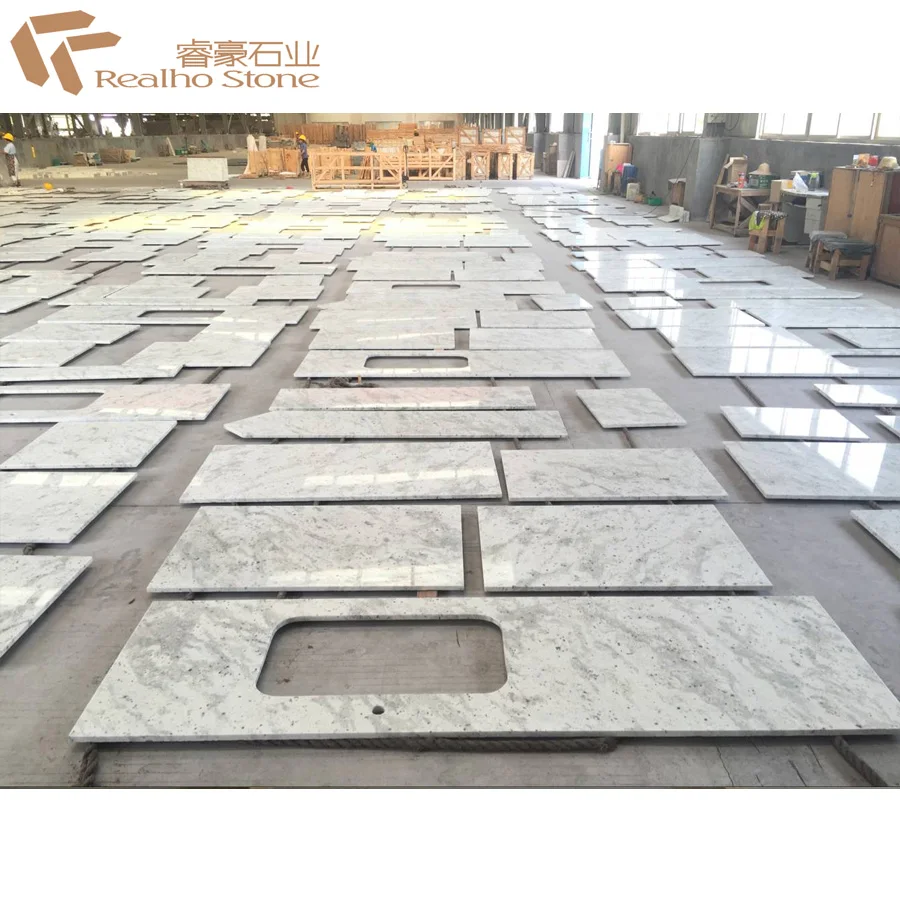 Белая гранитная столешница Ipanema River с дизайном клиента