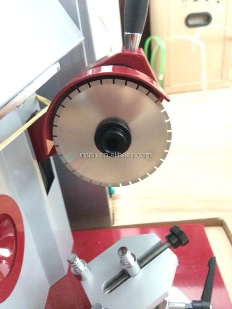 Electric dental laboratory saw for cutting dental models
