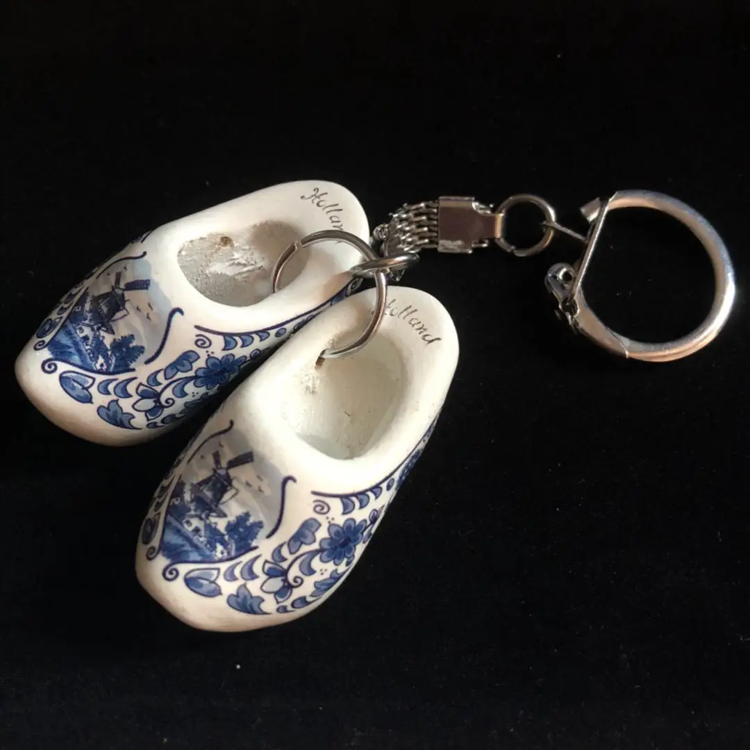 wooden shoe keychain, dutch shoe key chain promotional gift for the Netherlands market