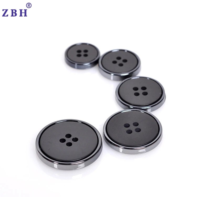 Мужская черная плоская кнопка с 4 отверстиями